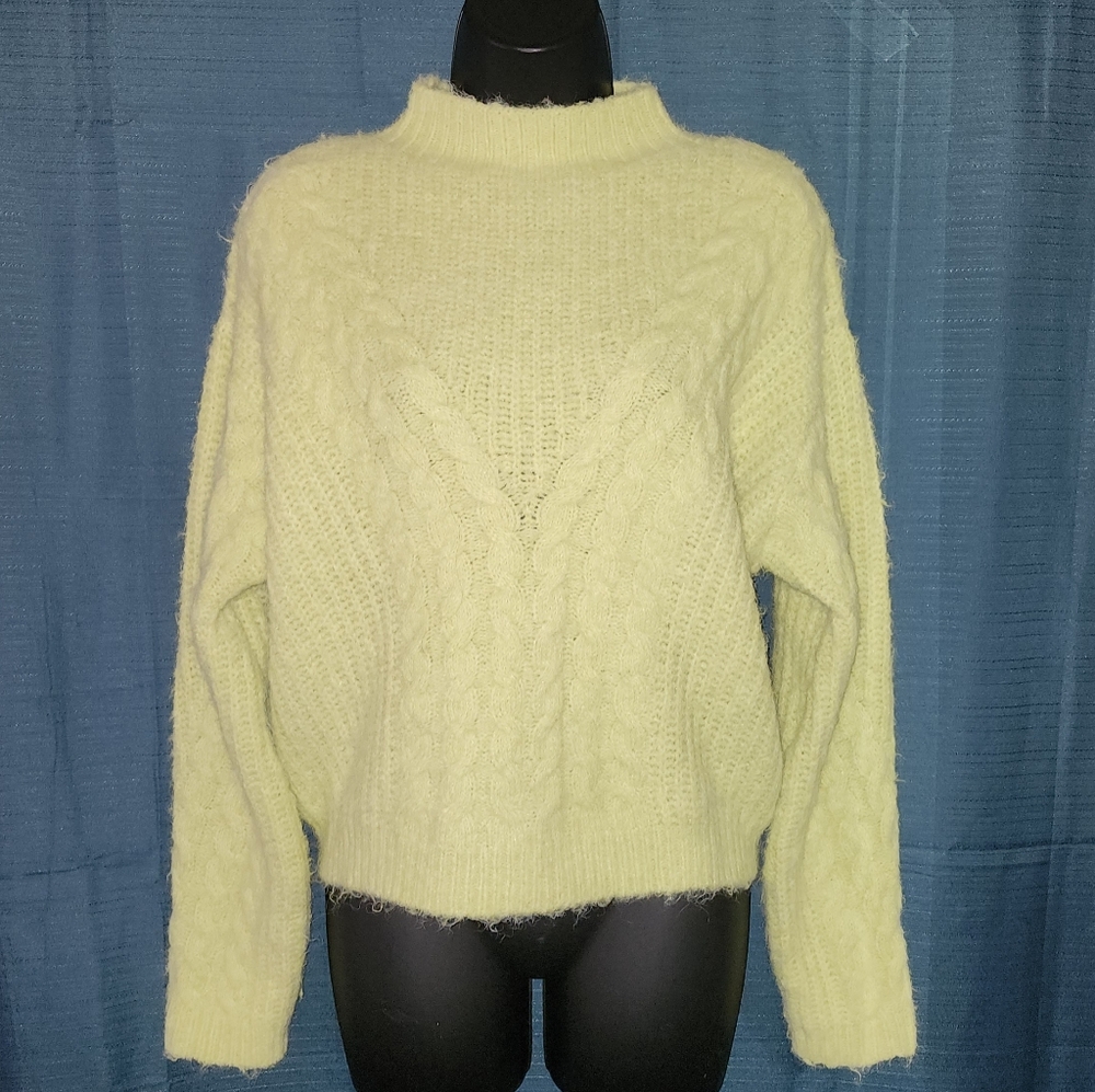 Universal Thread | Cable Knit Sweater - Picture 2 of 4
